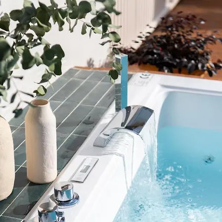Magno Robles With Jacuzzi And Private Parking Seville