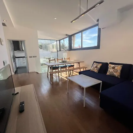 Atico San Bernardo Terraza Y Parking Incluido Apartment *