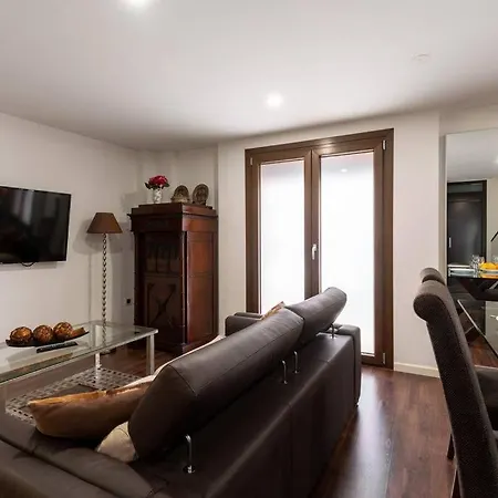 Fr26 Luxurious Apartment, 2 Minutes From Cathedral Apartment