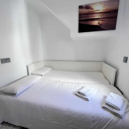 Atico San Bernardo Terraza Y Parking Incluido Apartment *