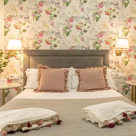 Nuea Alameda Гостевой дом 2*