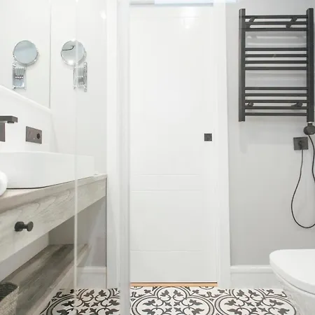 Modern And Luxury- 2bd 2bth- Socorro Apartment *