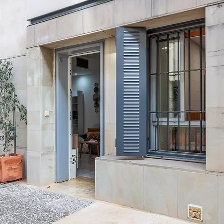 Amazing In The Old Apartment Seville