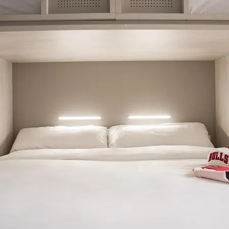 Room00 Salvador بيت شباب إشبيلية