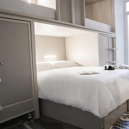 Room00 Salvador بيت شباب إشبيلية