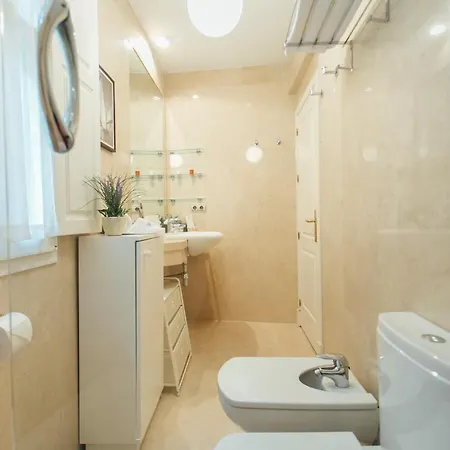 Comfortable Duplex- 1bd 2bth- Dean Miranda Apartment