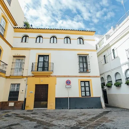 Comfortable Duplex- 1bd 2bth- Dean Miranda *