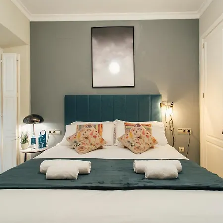 Comfortable Duplex- 1bd 2bth- Dean Miranda Apartment *