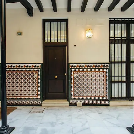 Comfortable Duplex- 1bd 2bth- Dean Miranda Apartment