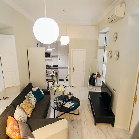Comfortable Duplex- 1bd 2bth- Dean Miranda Apartment *