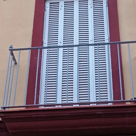 Casco Antiguo Exterior único En Segunda Planta En Un Edificio De De Dos Plantas Apartamento *
