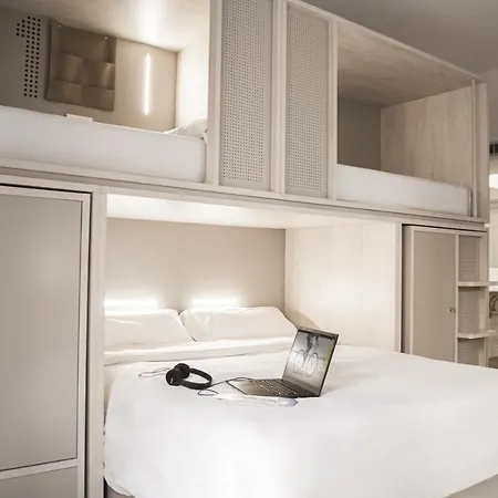 Room00 Salvador بيت شباب إشبيلية