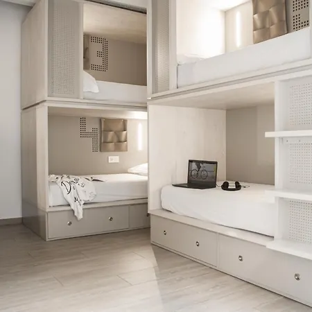 Room00 Salvador * إشبيلية