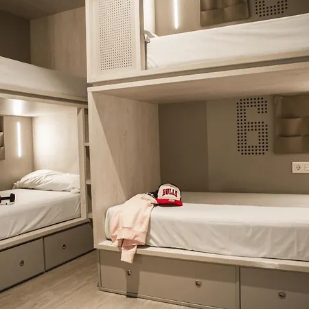 Room00 Salvador إشبيلية