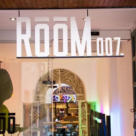 Room00 Salvador بيت شباب