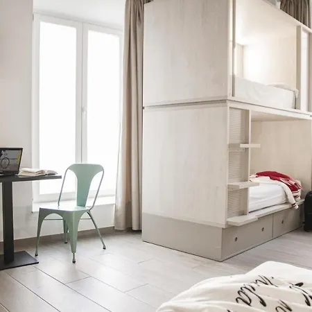 Room00 Salvador بيت شباب *