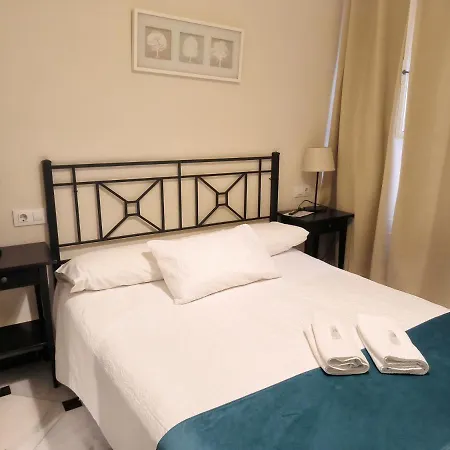 Perez Montilla 2* إشبيلية