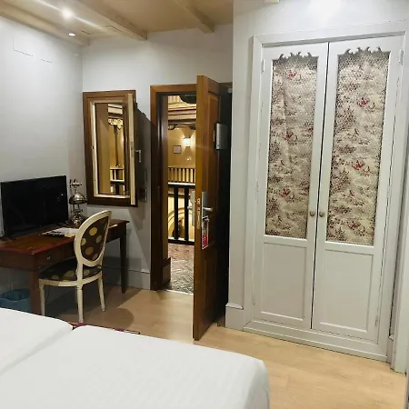 Sacristia De Santa Ana Hotel