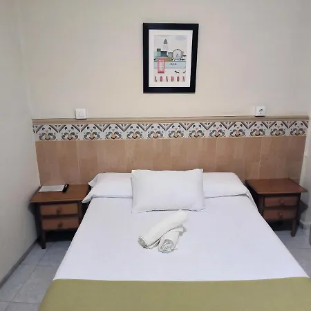 Perez Montilla 2* إشبيلية