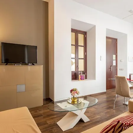Apartment Cozy In With Kitchen Seville