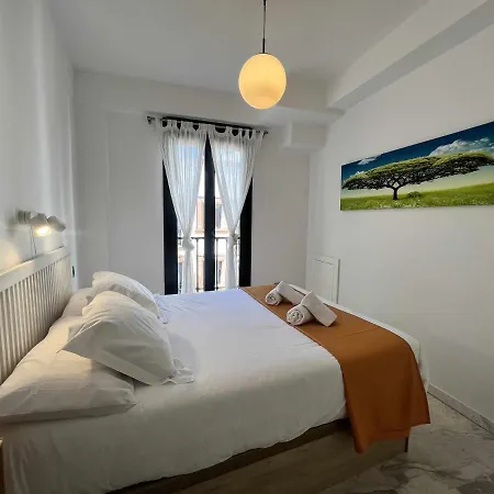 Atico San Bernardo Terraza Y Parking Incluido Apartment