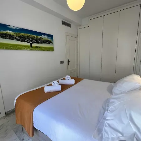 Atico San Bernardo Terraza Y Parking Incluido