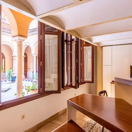Luxury & Elegant Duplex In Center Apartment *
