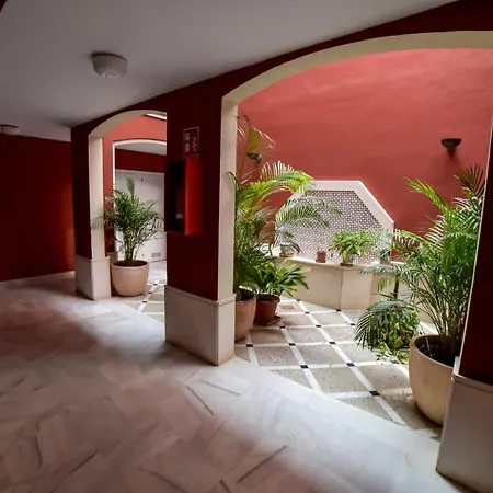 Peace, Pool & Parking At Centre Apartment Seville