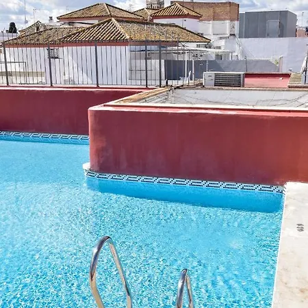 Peace, Pool & Parking At Centre Apartment *