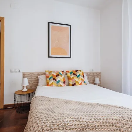 Homeyseville- Bright At Santa Cruz 6 Pax, Parking Optional Apartment