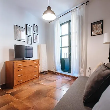 Apartment Homeyseville- Bright At Santa Cruz 6 Pax, Parking Optional