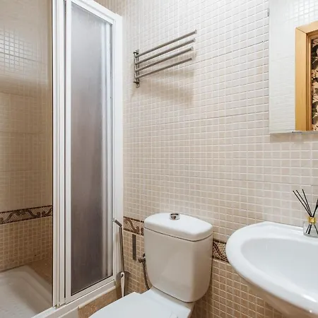 Homeyseville- Bright At Santa Cruz 6 Pax, Parking Optional Apartment