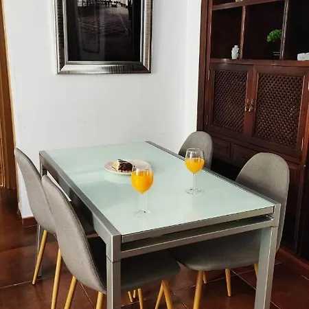 Apartment Homeyseville- Bright At Santa Cruz 6 Pax, Parking Optional Seville