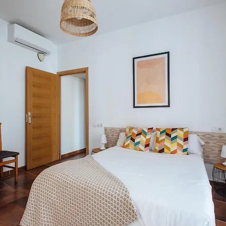 Homeyseville- Bright At Santa Cruz 6 Pax, Parking Optional Apartment