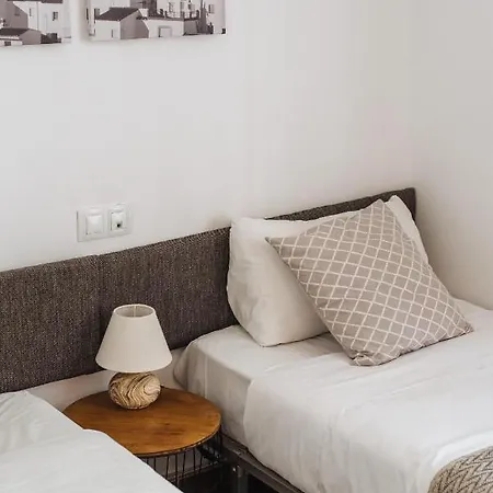 Homeyseville- Bright At Santa Cruz 6 Pax, Parking Optional * Seville