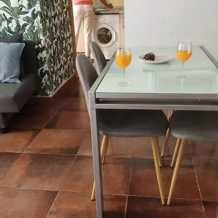 Apartment Homeyseville- Bright At Santa Cruz 6 Pax, Parking Optional Seville