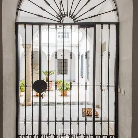 Cerca De La Catedral
