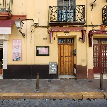 Apartment Homeyseville-lovely Duplex At Santa Cruz 10 Pax, Parking Optional Seville