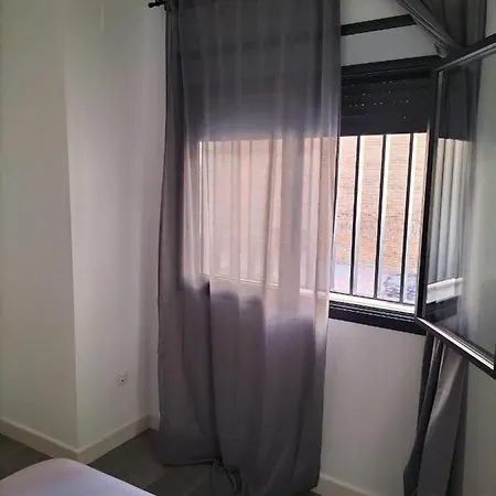 A Estrenar Centro, Trastamara 19 * Sevilla
