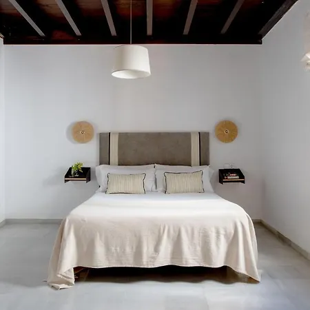Triana Boutique By Hommyhome Apartment
