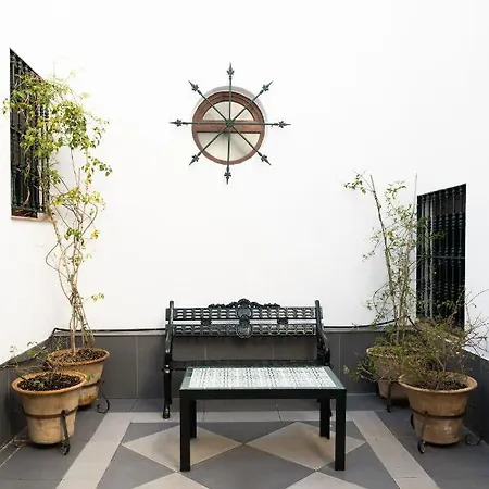 Triana Boutique By Hommyhome Apartment