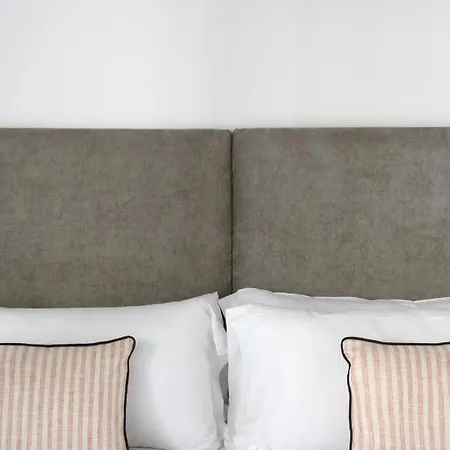 Triana Boutique By Hommyhome *