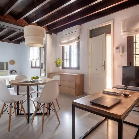 Triana Boutique By Hommyhome *