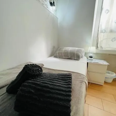 Airbhouse Private & * Севилья