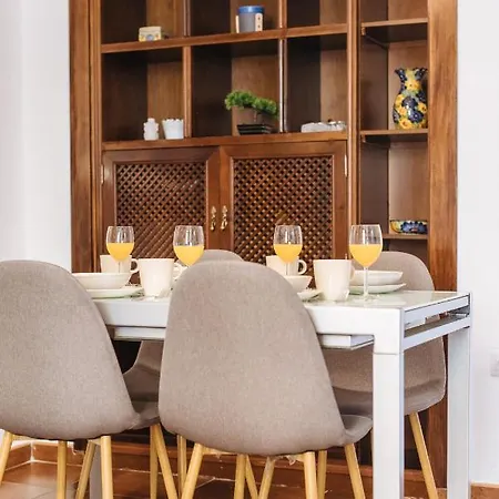 Homeyseville- Bright At Santa Cruz 6 Pax, Parking Optional Apartment Seville
