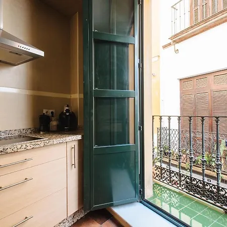 Homeyseville- Bright At Santa Cruz 6 Pax, Parking Optional Apartment