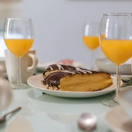 Homeyseville- Bright At Santa Cruz 6 Pax, Parking Optional Apartment Seville