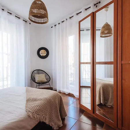 Apartment Homeyseville- Bright At Santa Cruz 6 Pax, Parking Optional *