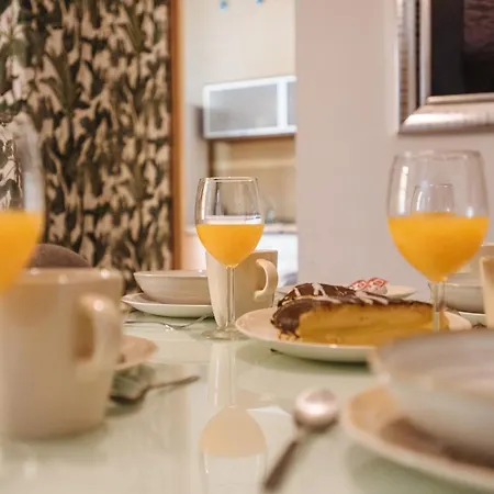 Homeyseville- Bright At Santa Cruz 6 Pax, Parking Optional Apartment Seville