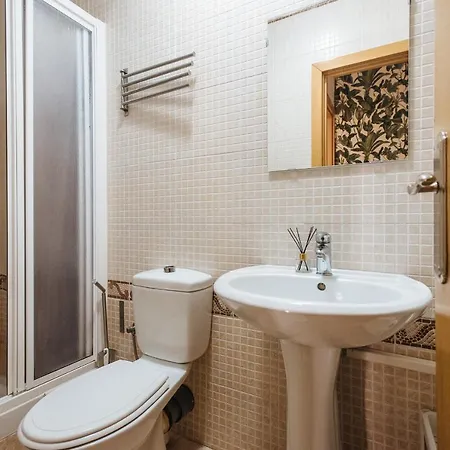 Homeyseville- Bright At Santa Cruz 6 Pax, Parking Optional Apartment